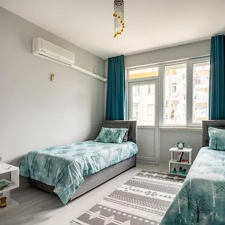 In The Center, Close To The Beach, 100 Mbps Internet, Family House *