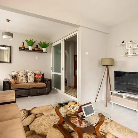 In The Center, Close To The Beach, 100 Mbps Internet, Family House Apartment *